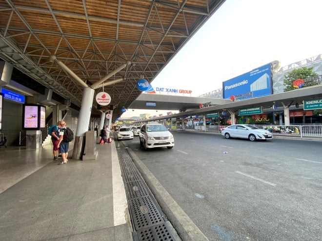 Viêm phổi Vũ Hán: Chưa bao giờ sân bay Tân Sơn Nhất vắng như thế - ảnh 1