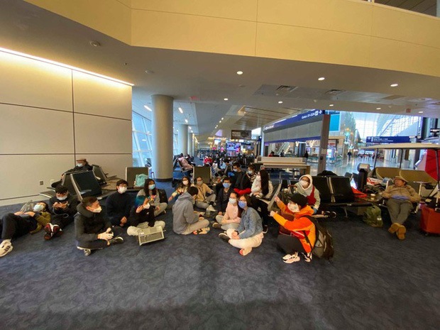 40 du học sinh Việt Nam mắc kẹt ở sân bay Mỹ - Ảnh 1.