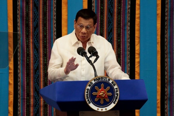 Tổng thống Philippines đòi bắn chết những người vi phạm lệnh phong tỏa - Ảnh 1.