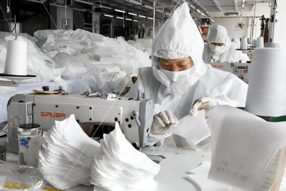 Bị mắng bán đồ dỏm, Trung Quốc siết xuất khẩu thiết bị y tế - Ảnh 1.