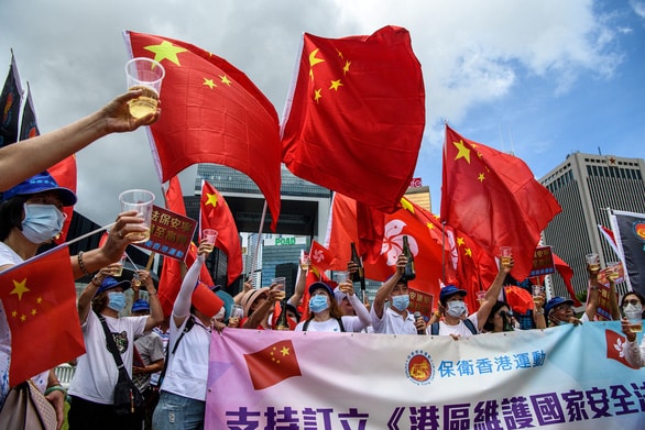 Báo Trung Quốc dọa Hong Kong: Thức thời cải tà quy chánh thì yên với luật mới - Ảnh 1.