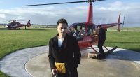 Quang Vinh du ngoạn Australia bằng trực thăng