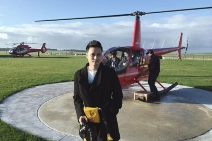 Quang Vinh du ngoạn Australia bằng trực thăng