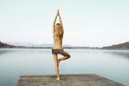 Khách du lịch Úc gọi thiếu nữ ngủ cho vui, bị lột sạch đồ