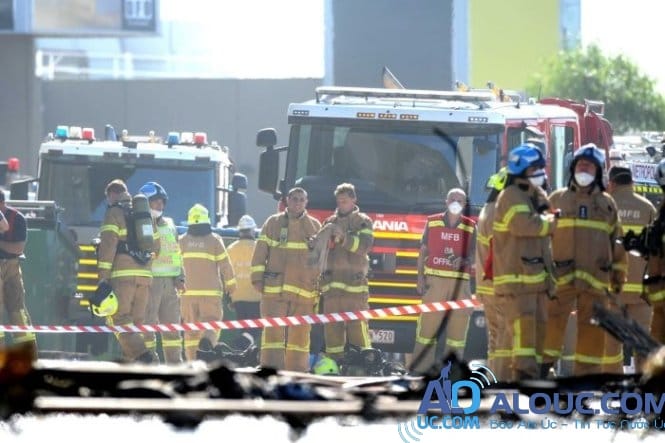 Máy bay rơi trúng trung tâm thương mại ở Melbourne, Úc 