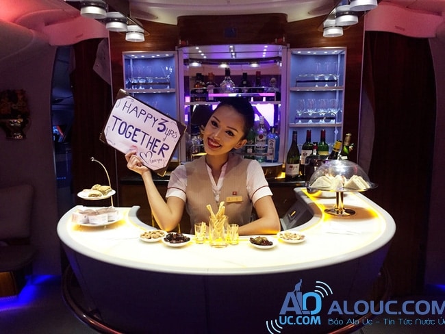 Đậu cả Eva Airways nhưng cô quyết định chọn Emirates để bắt đầu hành trình của mình.