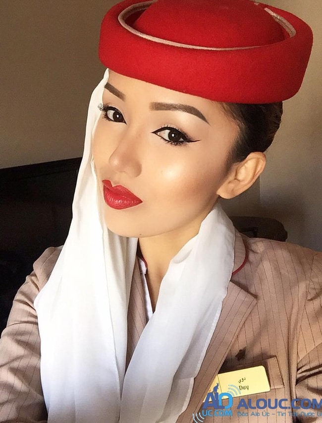 Cô gái Việt từng làm tiếp viên cho hãng hàng không Emirates - hãng hàng không quốc tế có trụ sở ở Dubai.