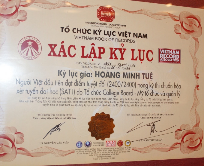 Chứng nhận kỷ lục dành cho Hoành Minh Tuệ.