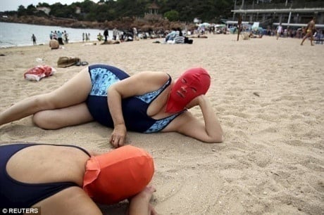Tham hoa thoi trang 'ninja' do bo bai bien Australia - Anh 2