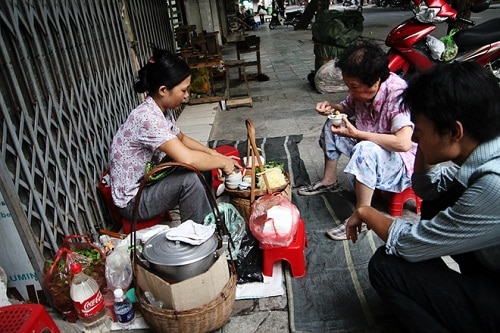 rut-tien-o-viet-nam-khach-tay-ngo-minh-la-trieu-phu-1