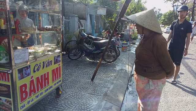 Xe bánh mỳ vỉa hè phục vụ Thủ tướng Úc thay đổi bất ngờ - Ảnh 3.