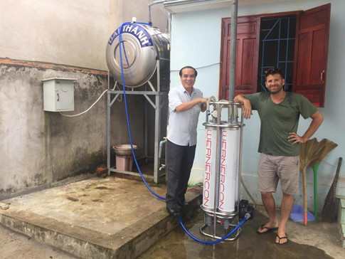 Chàng trai Úc làm máy lọc nước miễn phí cho người Việt - ảnh 4