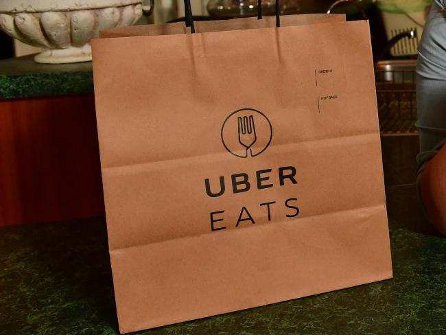 yH5BAEAAAAALAAAAAABAAEAAAIBRAA7 - Bốn người đàn ông bị bắt vì lợi dụng Uber Eats để buôn bán ma túy