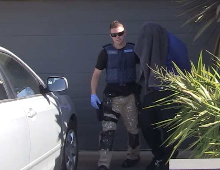 yH5BAEAAAAALAAAAAABAAEAAAIBRAA7 - Cảnh sát vừa mở cuộc truy quét nhà trồng cần sa tại Melbourne