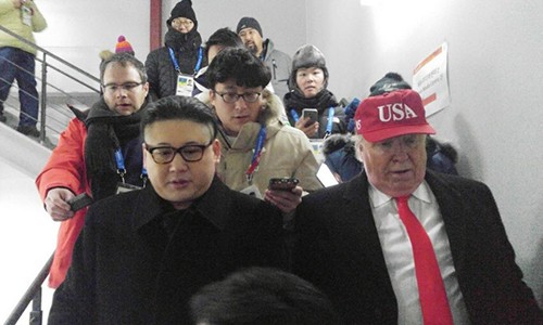 Hai người bị đưa khỏi sân vận động. Ảnh: Reuters.