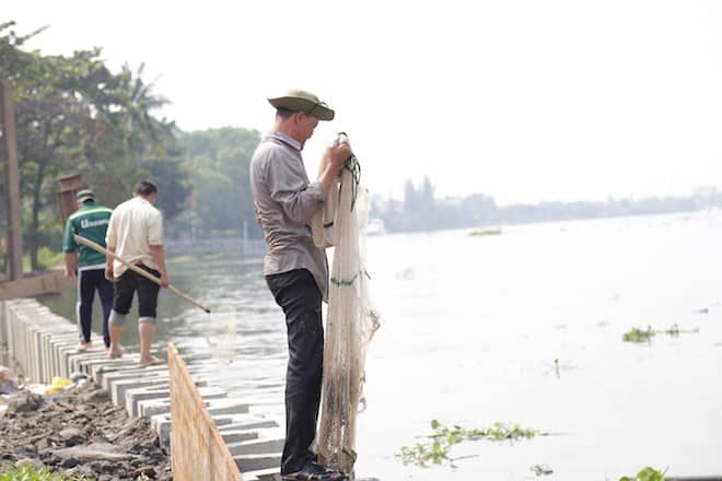 Cá chép tiễn ông Táo về trời: 1 người thả, 3 người bắt - Ảnh 7