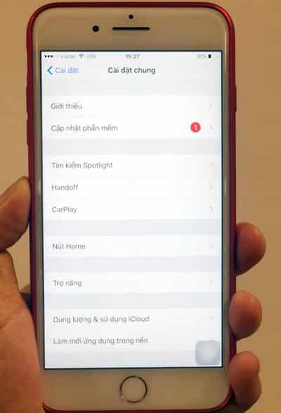 Theo đơn kiện của người tiêu dùng việc cập nhật phần mềm mới khiến iPhone chậm hiệu suất. Ảnh: V.M