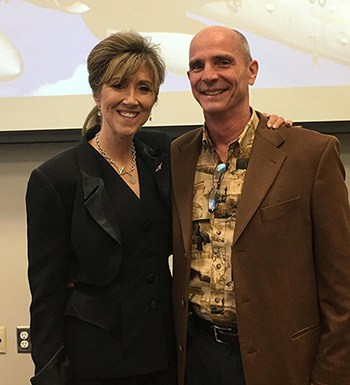 Bà Tammie Jo Shults with husband, Dean, at MidAmerica Nazarene University.