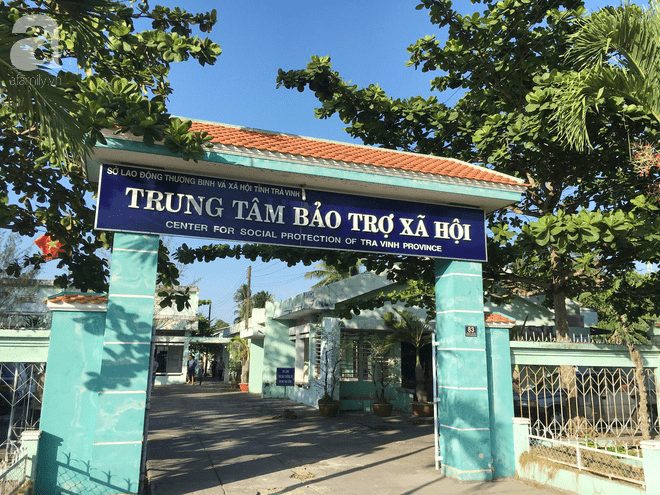 Người đầy vẩy ngứa như da trăn, bé gái 14 tháng tuổi bị bố mẹ bỏ rơi nên không có tiền chữa trị - Ảnh 9.