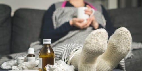 Tránh làm hại thính giácHãy tránh các chuyến bay nếu như bạn đang bị cúm. Bay sẽ làm hỏng màng nhĩ và có thể khiến bạn giảm khả năng nghe. Đây là lời khuyên từ một tiếp viên đã làm 4 năm chia sẻ trên Quora. Chính cô đã từng bị tình trạng tương tự và không thể nghe rõ trong vòng một tuần, kèm theo cảm giác rất đau tai.  Ảnh: shutterstock. 