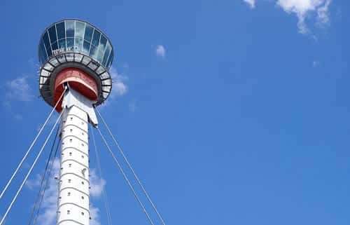 Tháp Heathrow - nơi làm việc của 3 đội kiểm soát không lưu. 