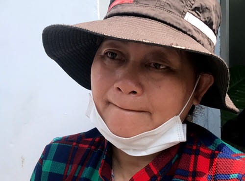Bà Nhung đau trước cái chết của con trai. Ảnh: Quốc Thắng.