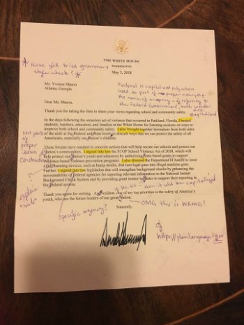Thư có chữ ký của Donald Trump bị bà Mason sửa lỗi chi chít. Ảnh: Facebook