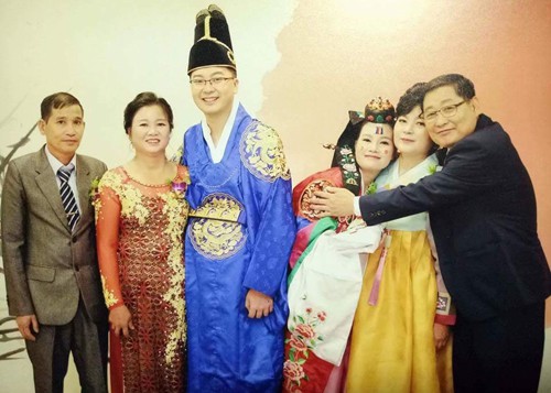 Mẹ chồng Hàn từng phản đối mối quan hệ của họ, nhưng đến giờ thì yêu thương nàng dâu hết mực. Đôi vợ chồng sống cùng bố mẹ. Ảnh: NVCC.