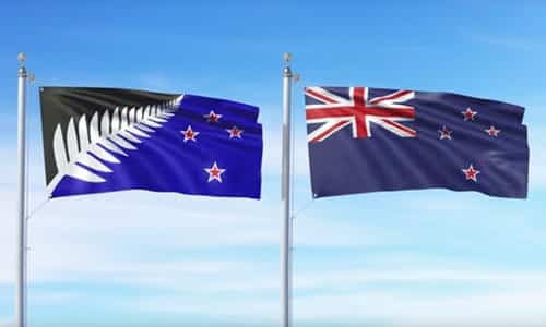 Hai mẫu cờ được New Zealand đưa ra trưng cầu dân ý vào năm 2016. Đa số người dân chọn giữ nguyên quốc kỳ (bên phải). Ảnh: Government of New Zealand.