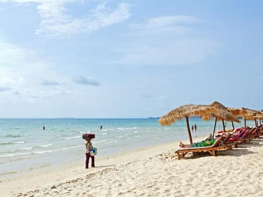 Giang hồ Trung Quốc làm điên đảo bãi biển bình yên của Campuchia - Ảnh 3.