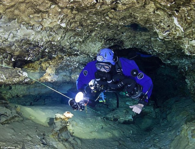 
Bác sĩ Harris có hơn 30 năm kinh nghiệm lặn, trong đó có kinh nghiệm lặn thám hiểm trong hang. (Ảnh: Facebook)
