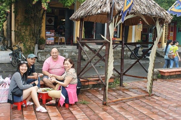 Món quà 3 nghìn đô và chuyện tình bất ngờ của nữ Việt kiều