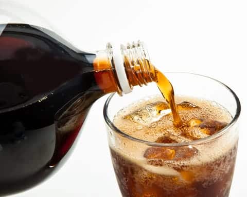 Nước ngọt có ga là một trong những nguyên nhân gây ra các khối u não