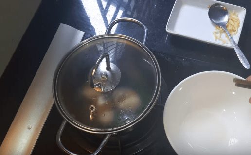Trứng vịt lộn hầm ngải cứu – Món ăn giúp cải thiện chiều cao