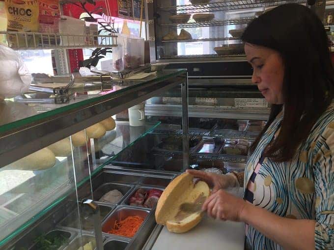 Thầy giáo Việt ở Úc từ chối nữ học viên, cầm lòng trước cám dỗ