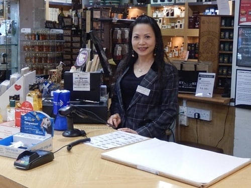 Chị Kim Anh là người châu Á đầu tiên làm tại tổ hợp nhà hàng nổi tiếng này.