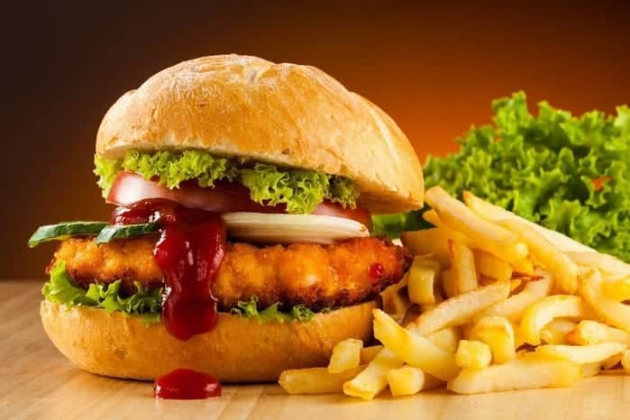 Những món mà bạn nên ăn và đừng bao giờ động tới khi chuẩn bị lên máy bay