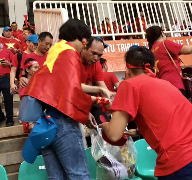  HÃ nh Äá»ng Äáº¹p cá»§a cá» Äá»ng viÃªn Viá»t Nam sau tráº­n Äáº¥u 