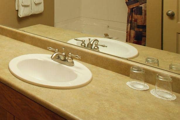 Chớ dại mà đụng tới những vật dụng này trong nhà nghỉ, khách sạn kẻo mắc bệnh như chơi