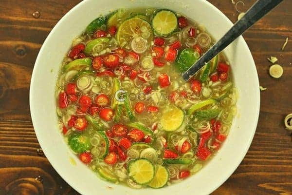 nước mắm ngâm chân gà sả tắc