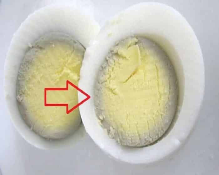  Trứng luộc quá lâu sẽ xuất hiện viền xanh.