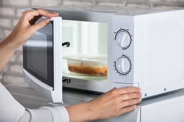 12 loại thực phẩm tuyệt đối đừng hâm nóng bằng lò vi sóng nếu không muốn rước bệnh vào người