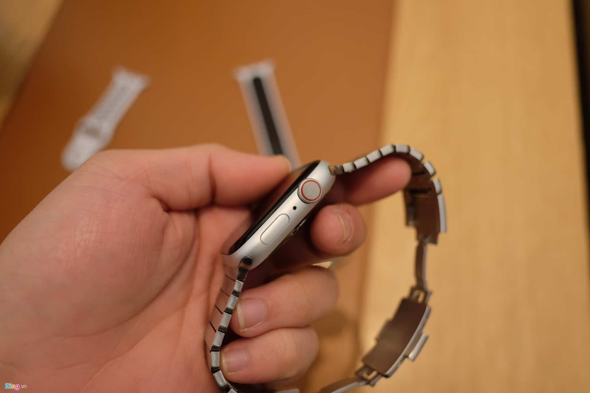 Chi tiet Apple Watch Series 4 - man hinh lon, vien cuc mong hinh anh 2
