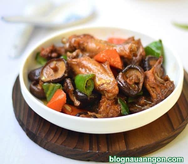 Ảnh minh họa 2 - Làm ngay món thịt gà kho nấm, cà rốt hấp dẫn, hao cơm cho cả nhà thưởng thức!