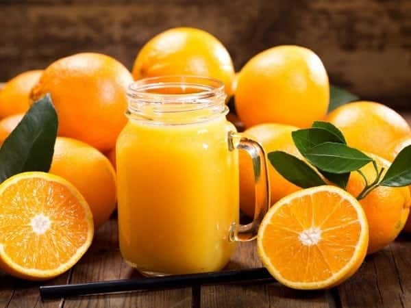 Bạn có biết? Ngồi trước máy tính, điện thoại liên tục hại da như phơi nắng giữa trưa suốt 20 phút