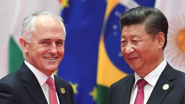 Cựu Thủ tướng Australia Malcolm Turnbull và Chủ tịch Trung Quốc Tập Cận Bình trong cuộc gặp năm 2016 (Ảnh: AFP)