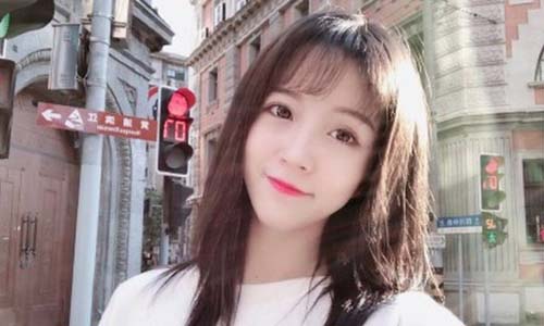 Yang Kaili, người sở hữu hàng triệu lượt theo dõi trên mạng xã hội và các nền tảng trực tuyến của Trung Quốc. Ảnh: Weibo.