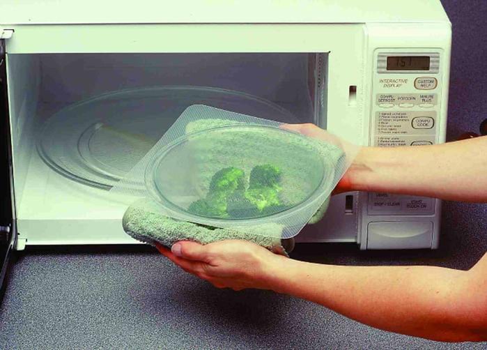 Nếu là các loại rau dễ chín thì khoảng 30-40 giây, còn các loại rau, củ, quả lâu chín có thể lên đến 3-4 phút.
