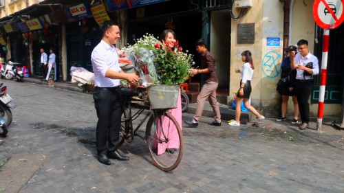Con gái Việt Nam thường trang điểm tự nhiên, và có làn da đẹp nên họ trông thực sự trẻ trung, Tah nhận xét. Ảnh: Divert Living.