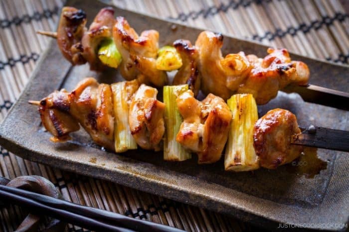 Cuối tuần chế biến món xiên gà kiểu Hàn Quốc thơm ngon, hấp dẫn, ăn là nghiện cho cả nhà
